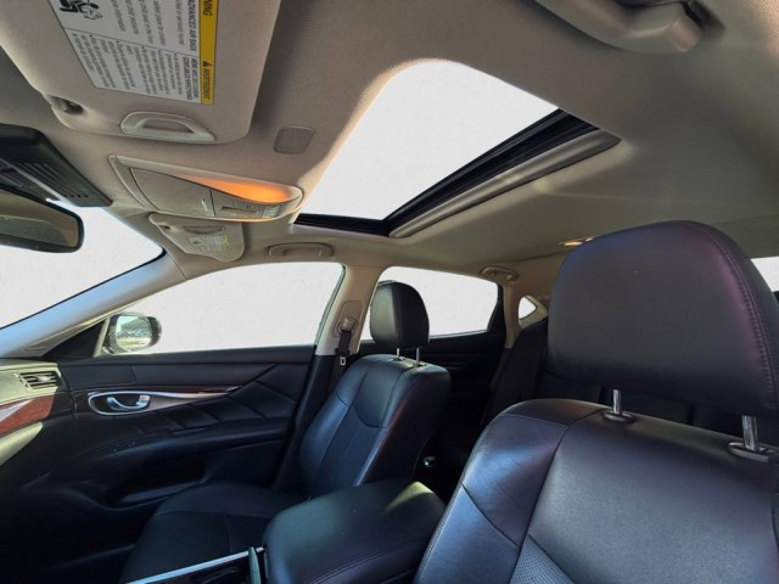 Used 2018 INFINITI Q70 L 3.7 image 12