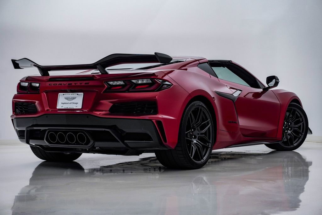 Used 2023 Chevrolet Corvette Z06 w/ Z07 Performance Package RWD image 12