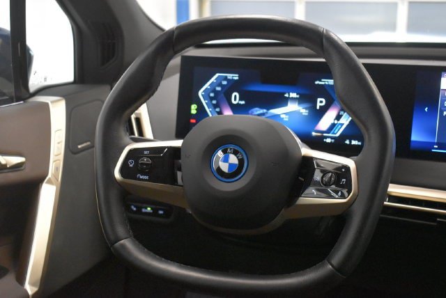 Used 2024 BMW iX xDrive50 w/ Sport Package AWD/4WD image 24