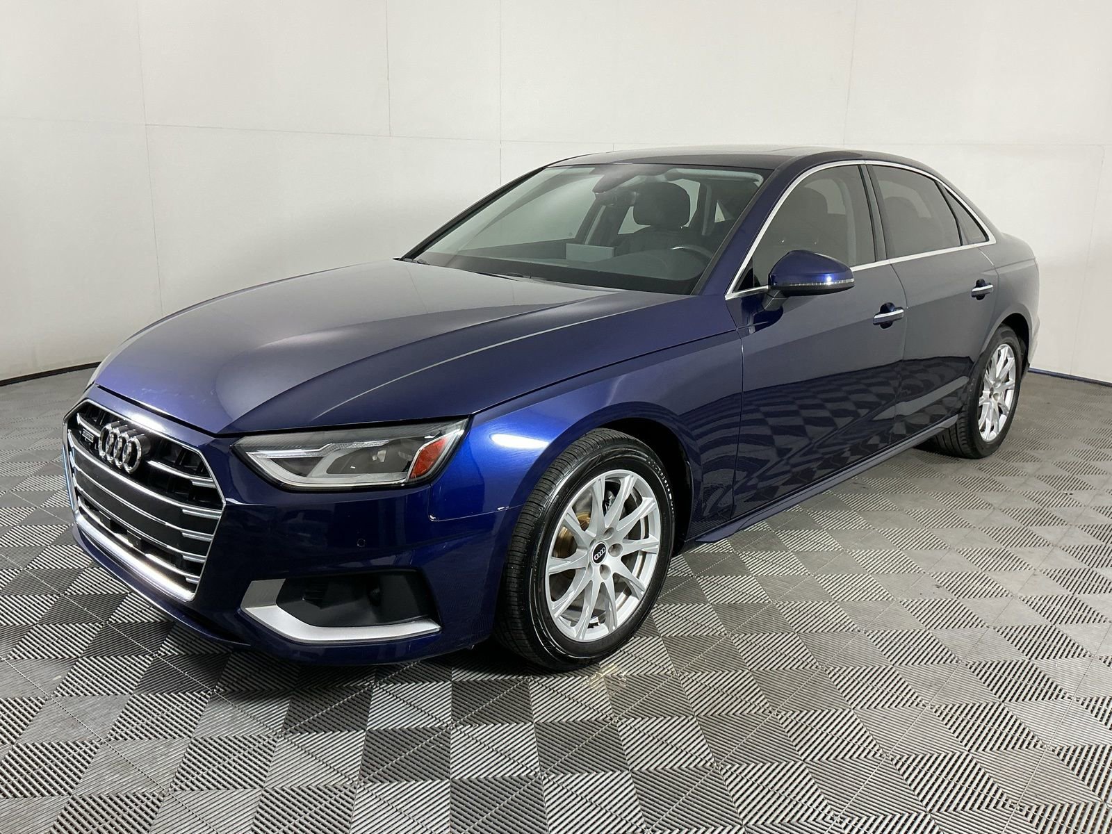 Used 2021 Audi A4 2.0T Premium w/ Convenience Package image 4