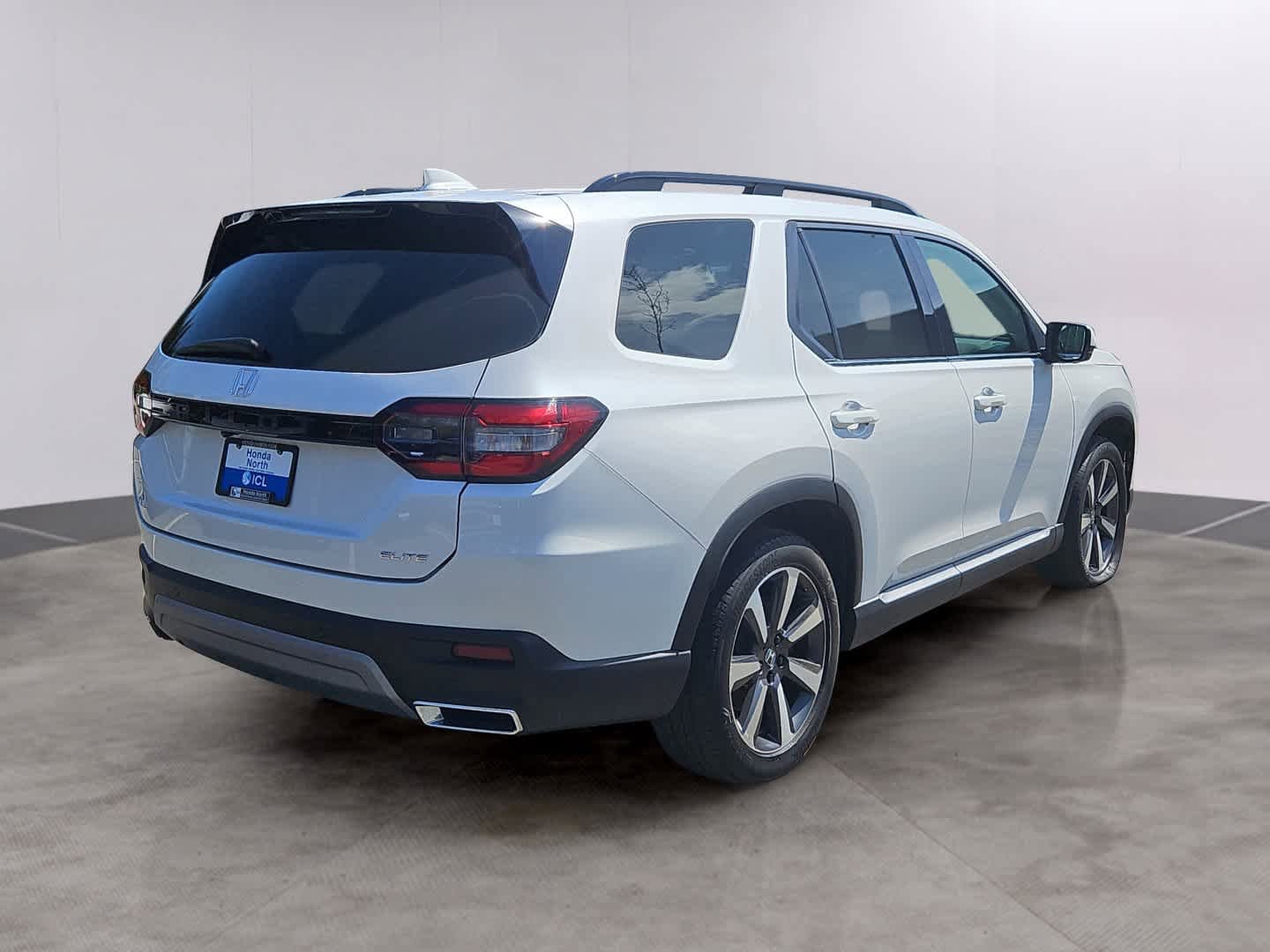 Certified 2023 Honda Pilot Elite image 3