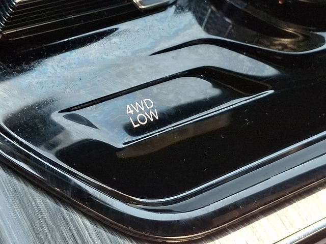 Used 2024 Jeep Wagoneer L Series III w/ Flexible Seating Group AWD/4WD image 28