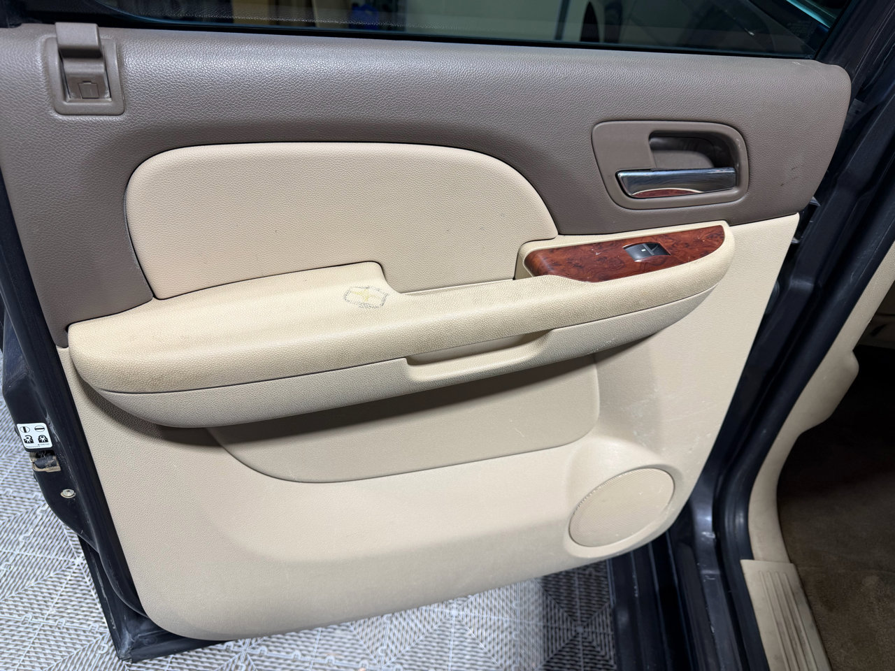 Used 2010 Chevrolet Suburban LT image 22