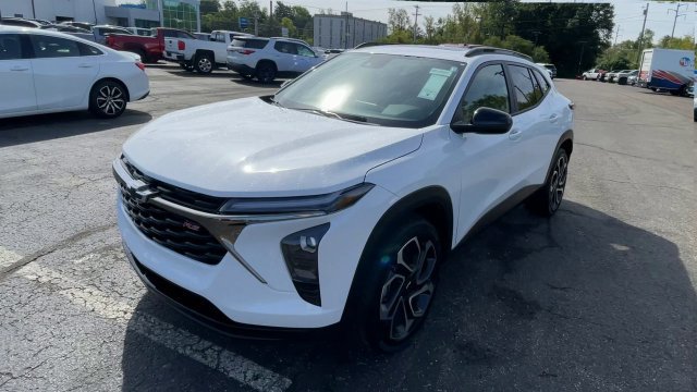 New 2026 Chevrolet Trax RS w/ Sunroof Package FWD image 6