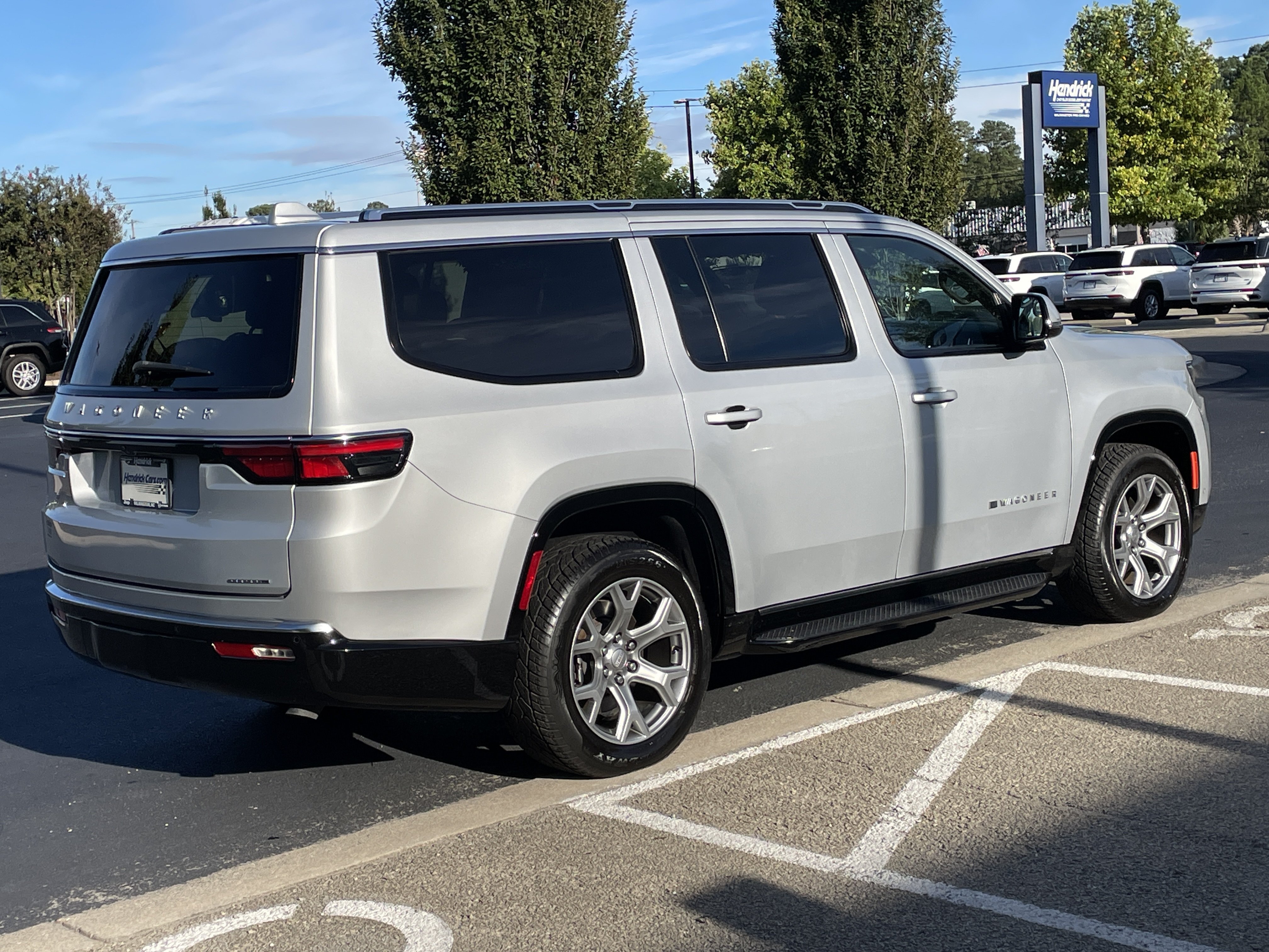 Used 2022 Jeep Wagoneer Series II RWD image 9