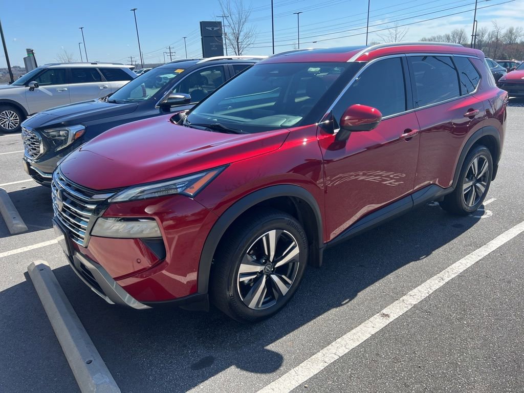 Used 2024 Nissan Rogue SL w/ SL Premium Package image 2