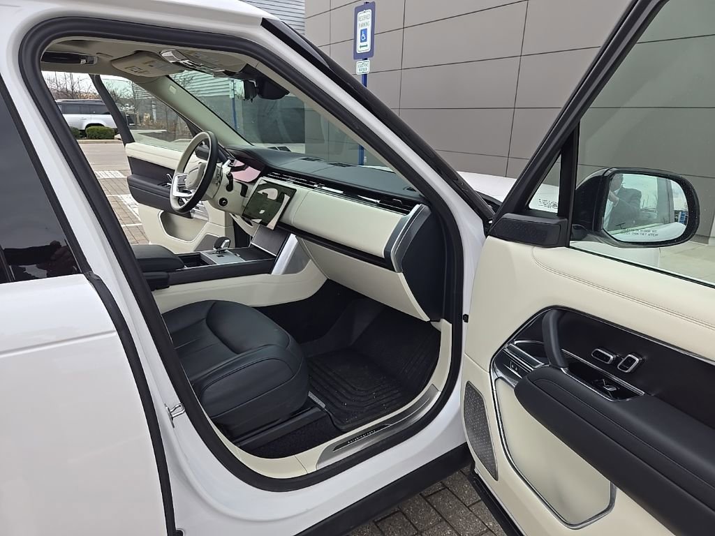 Used 2024 Land Rover Range Rover Long Wheelbase Autobiography image 20