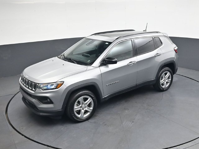Used 2023 Jeep Compass Latitude w/ Sun and Sound Group AWD/4WD image 30