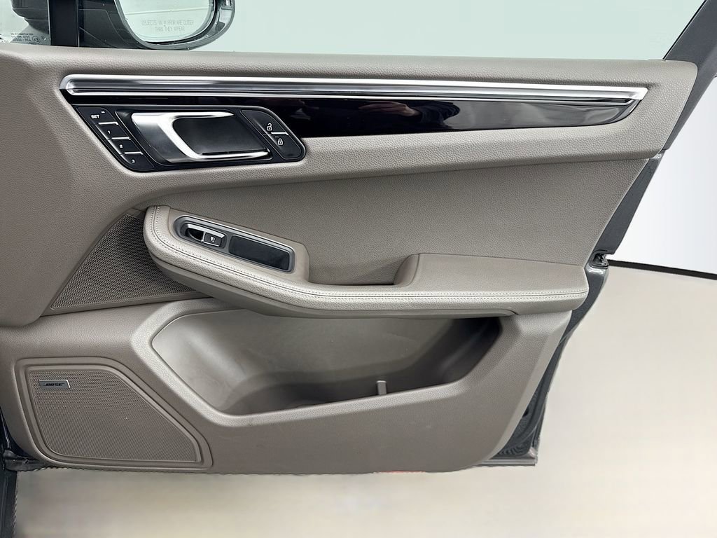 Used 2021 Porsche Macan image 24