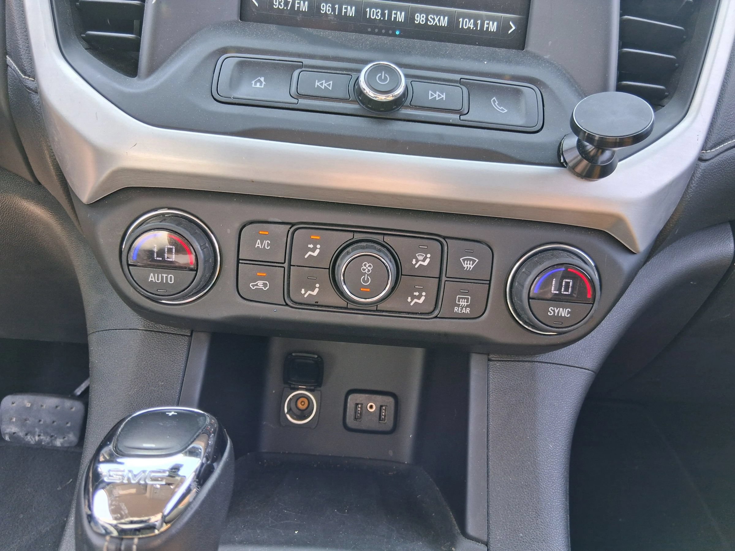 Used 2019 GMC Acadia SLE AWD/4WD image 44