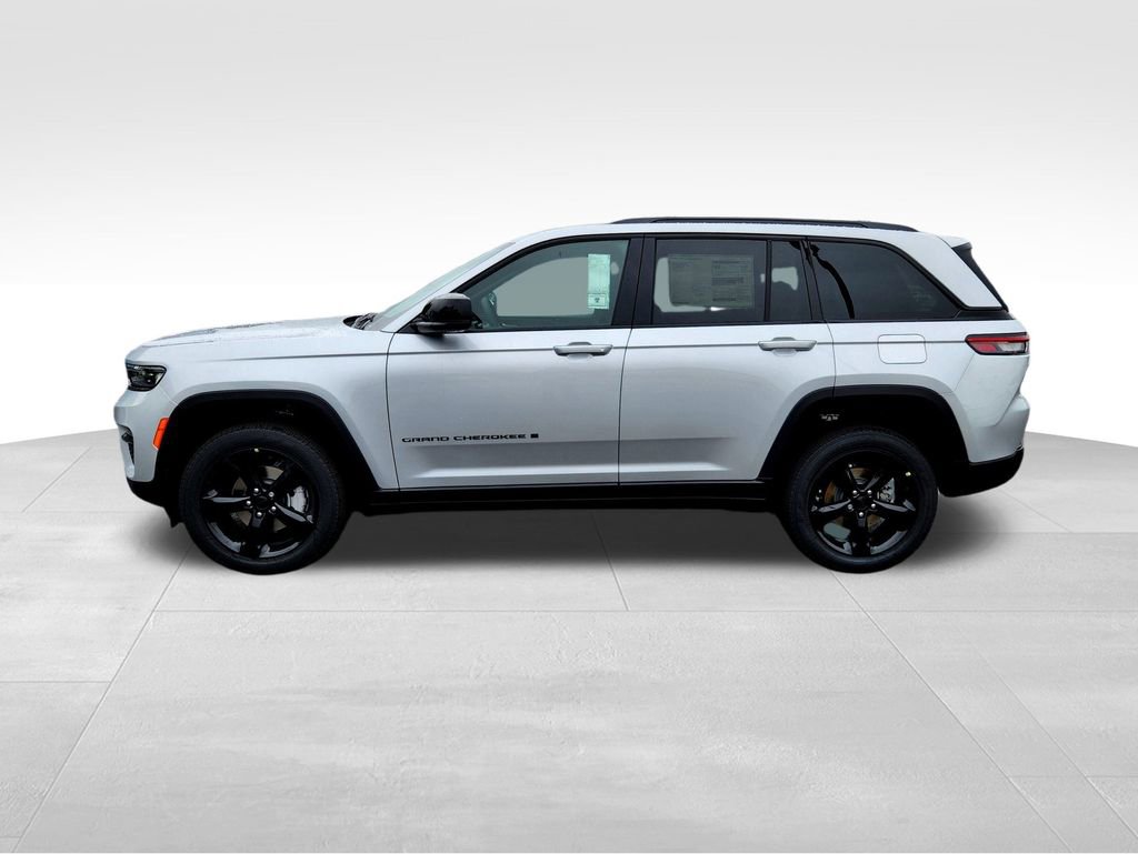New 2025 Jeep Grand Cherokee Limited w/ Black Appearance Package image 4