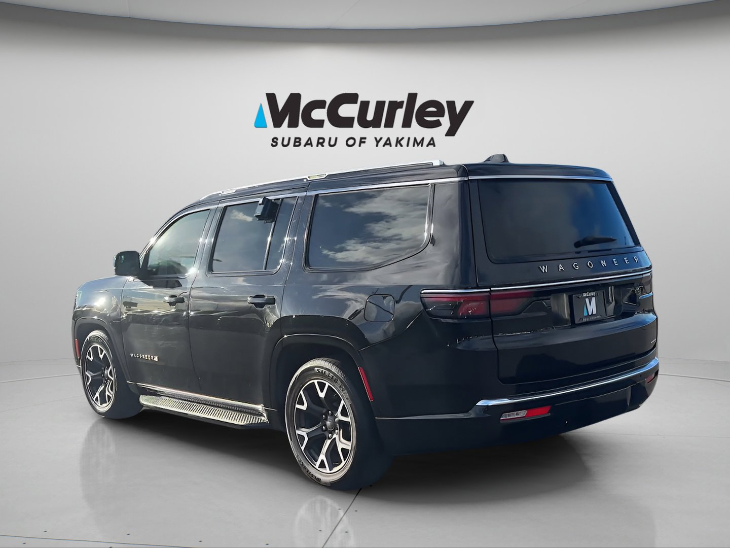 Used 2024 Jeep Wagoneer Series III AWD/4WD image 3