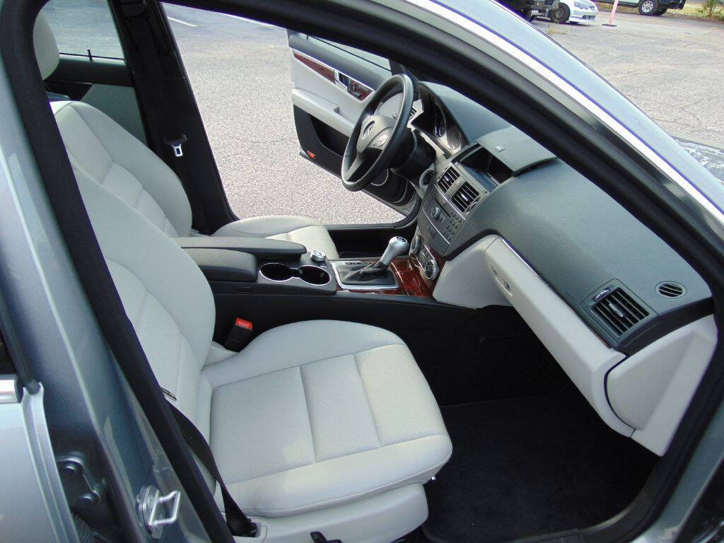 Used 2011 Mercedes-Benz C 300 Sedan image 23