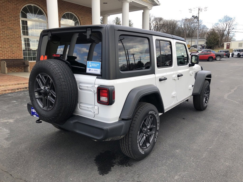 Used 2024 Jeep Wrangler Sport S image 5