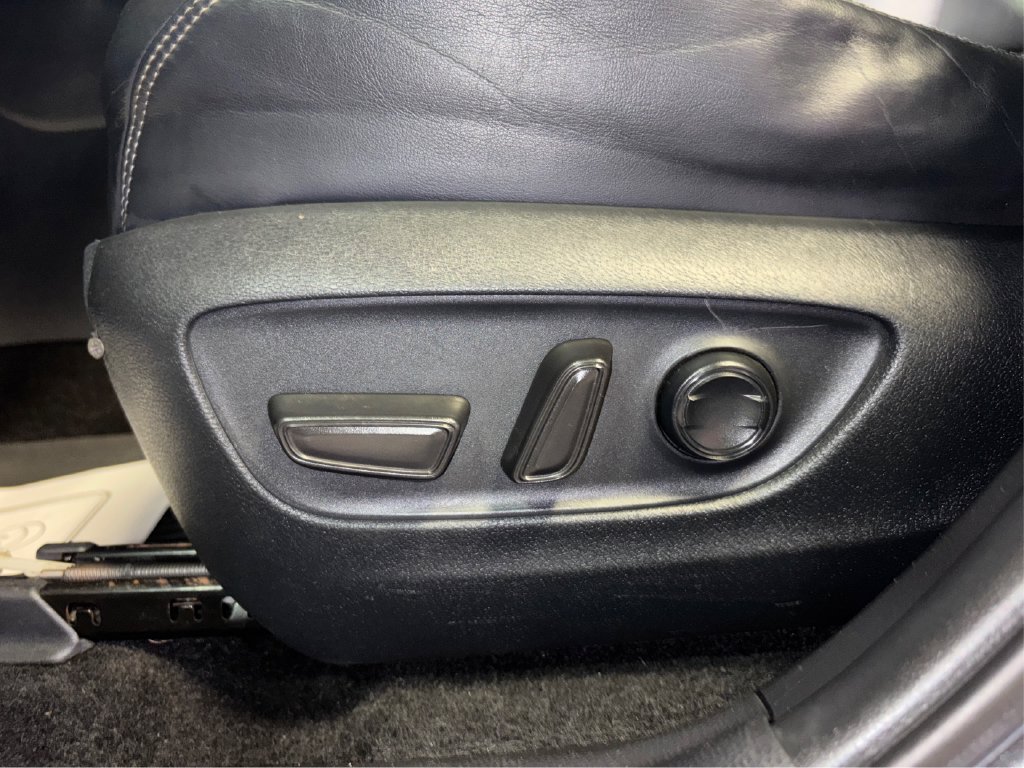 Used 2019 Toyota RAV4 XLE Premium FWD image 30