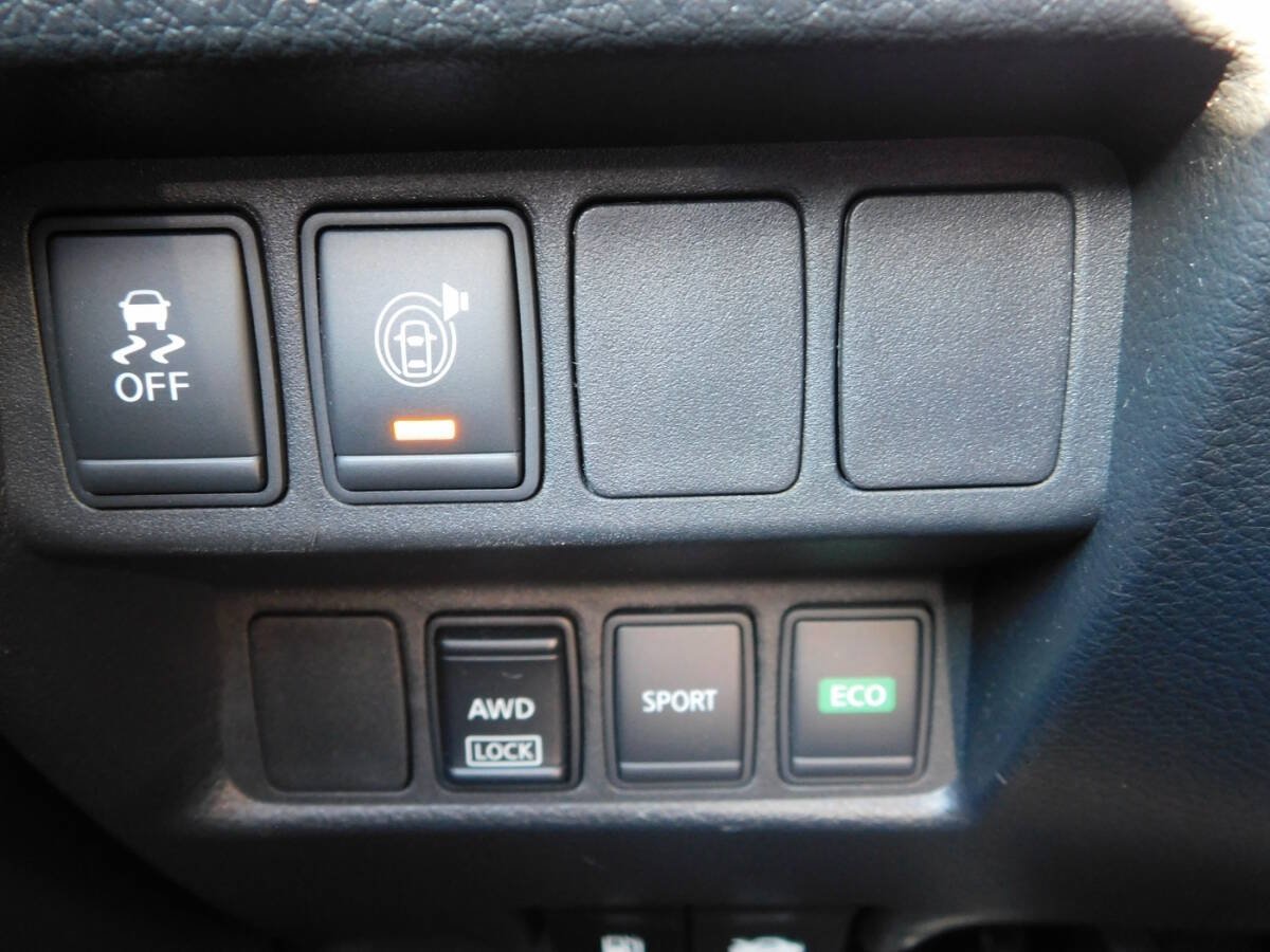 Used 2017 Nissan Rogue SV AWD/4WD image 19