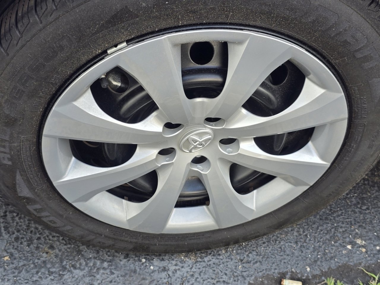 Used 2022 Toyota Corolla LE FWD image 10
