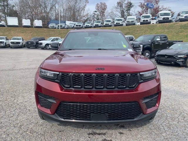 Used 2023 Jeep Grand Cherokee Altitude image 3
