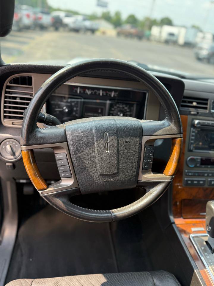 Used 2012 Lincoln Navigator 2WD image 9