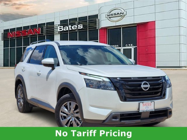 Used 2025 Nissan Pathfinder SV w/ Black Appearance Package FWD image 1