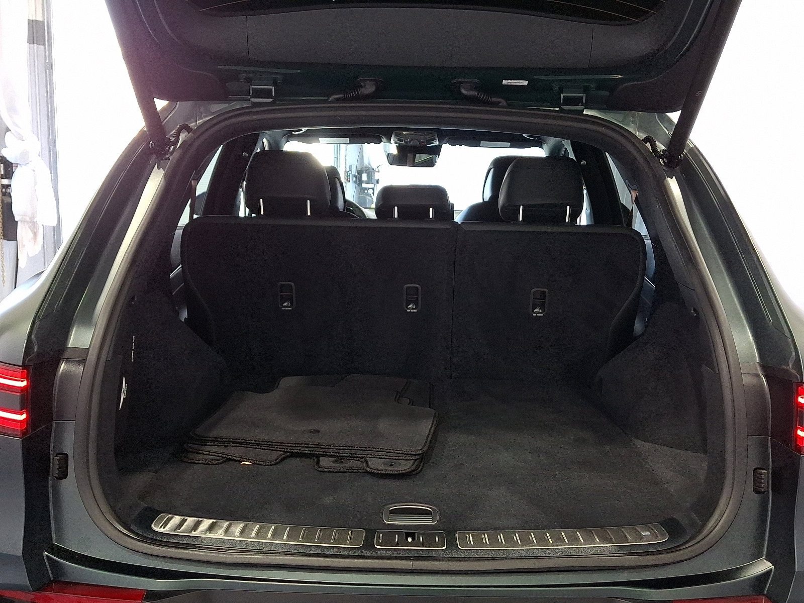 Used 2023 Genesis GV70 2.5T w/ Advanced Package image 28