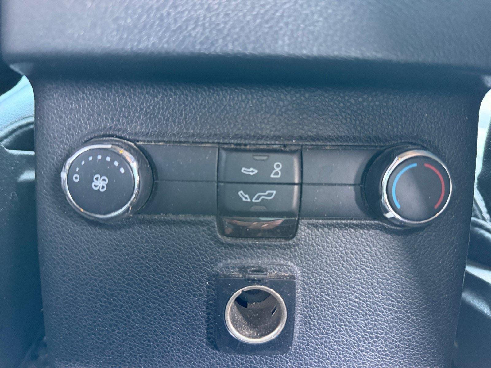 Used 2017 Ford Explorer XLT w/ Equipment Group 202A FWD image 32