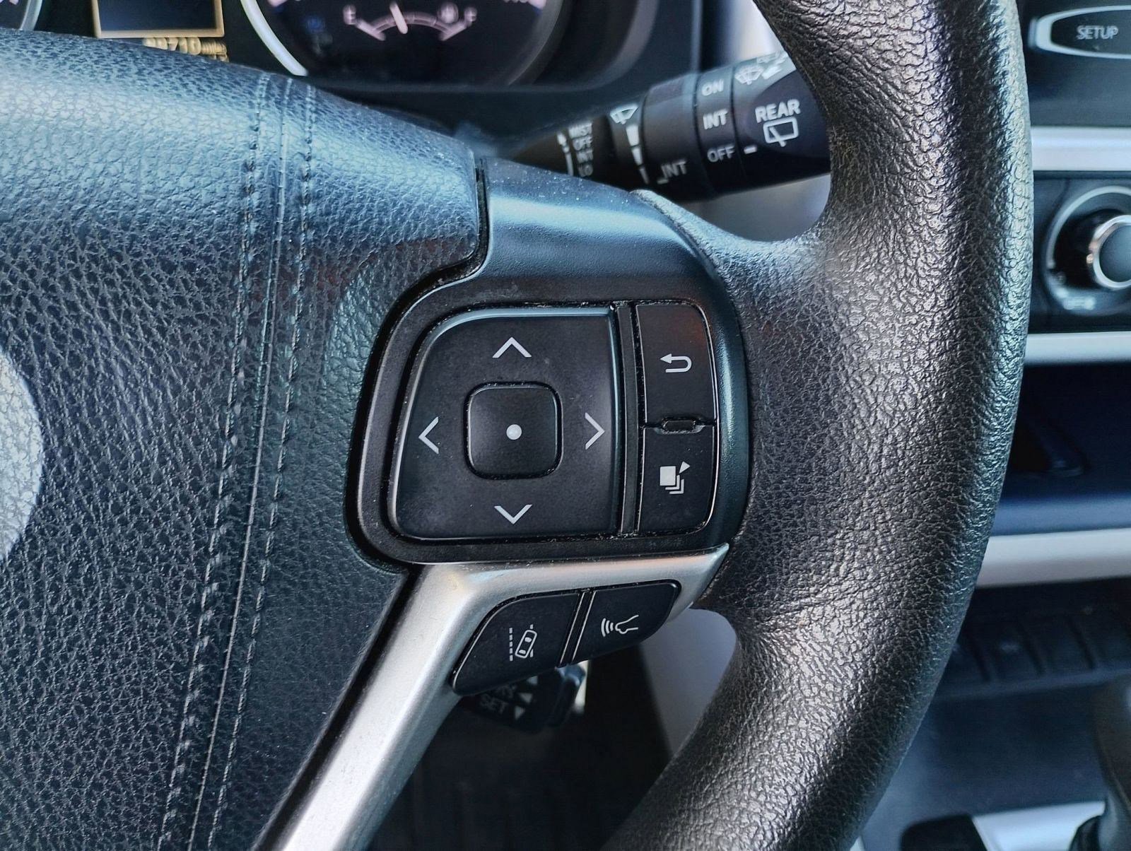 Used 2019 Toyota Highlander LE image 18