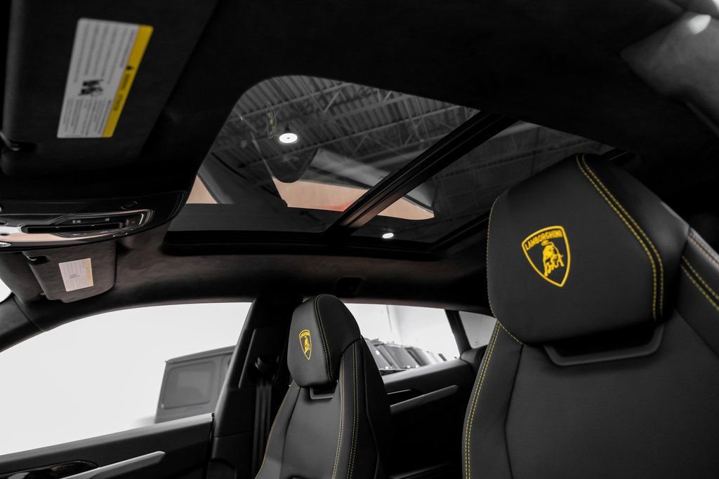 Used 2025 Lamborghini Urus Performante AWD/4WD image 9