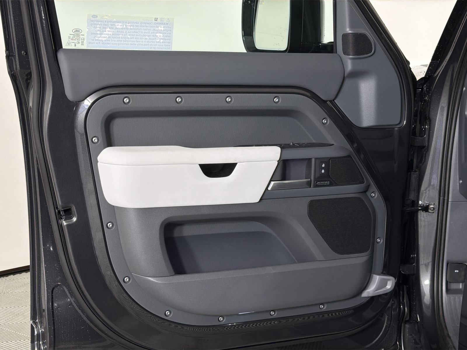 New 2025 Land Rover Defender 130 X-Dynamic SE image 21