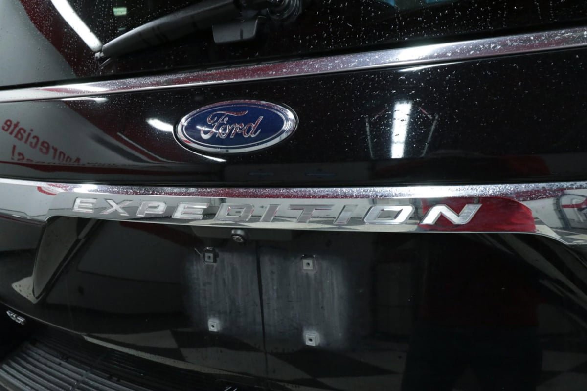 Used 2019 Ford Expedition XLT w/ Equipment Group 202A RWD image 30
