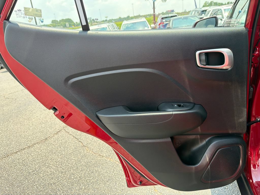 Used 2025 Hyundai Venue SE FWD image 21