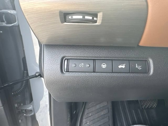 Used 2025 Nissan Pathfinder Platinum FWD image 37