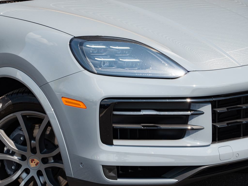 Certified 2026 Porsche Cayenne AWD/4WD image 37