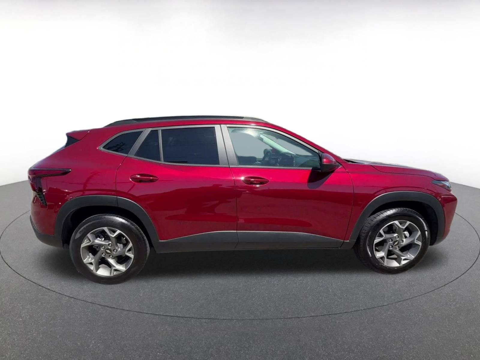 Used 2025 Chevrolet Trax LT w/ LT Convenience Package FWD image 15