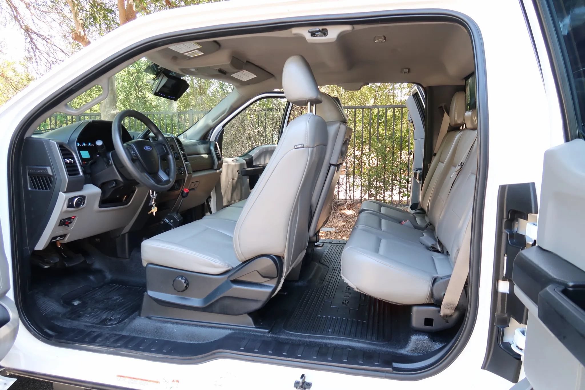 Used 2017 Ford F550 2WD SuperCab Super Duty image 32