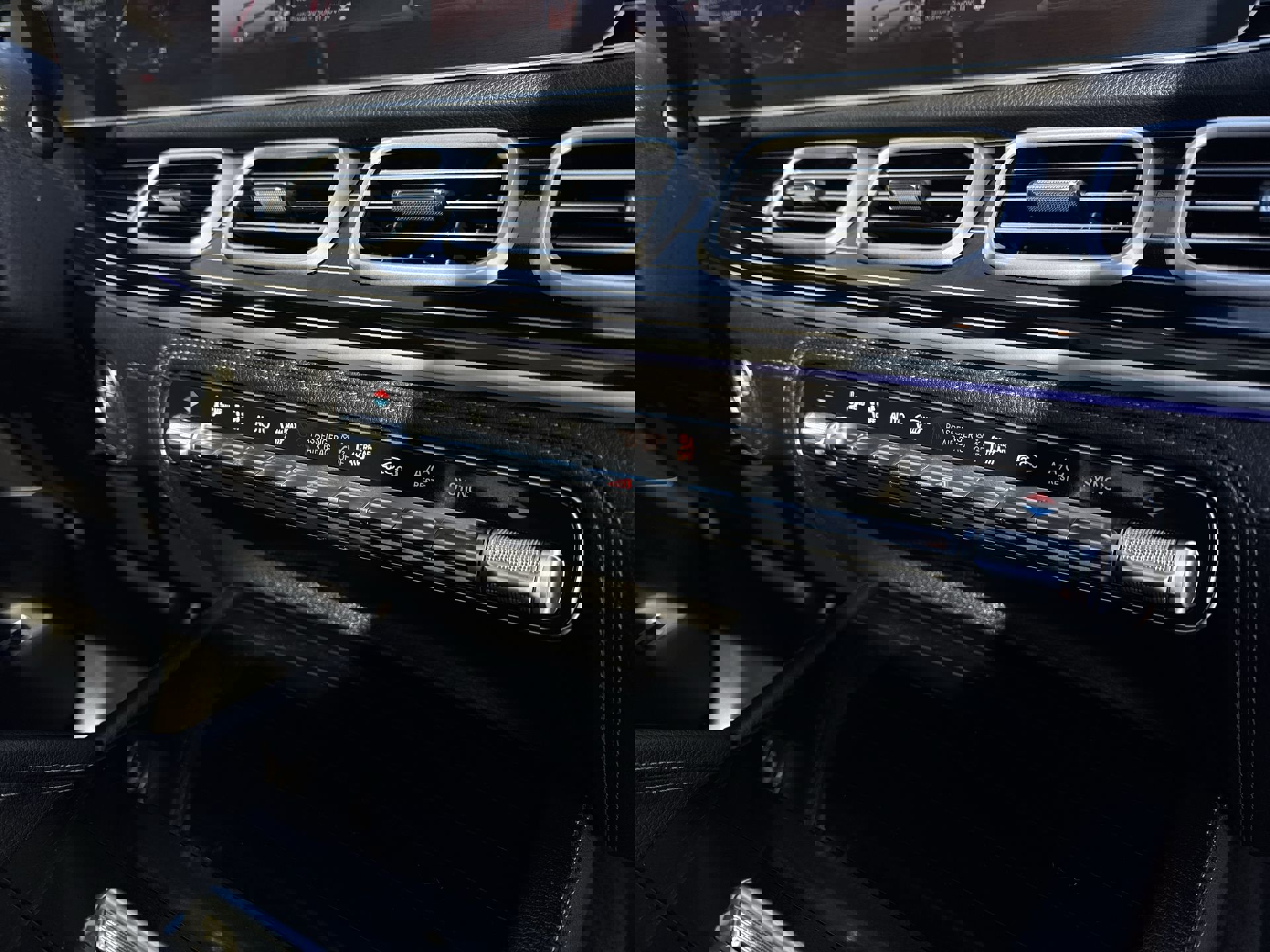 Used 2024 Mercedes-Benz GLE 350 4MATIC image 36