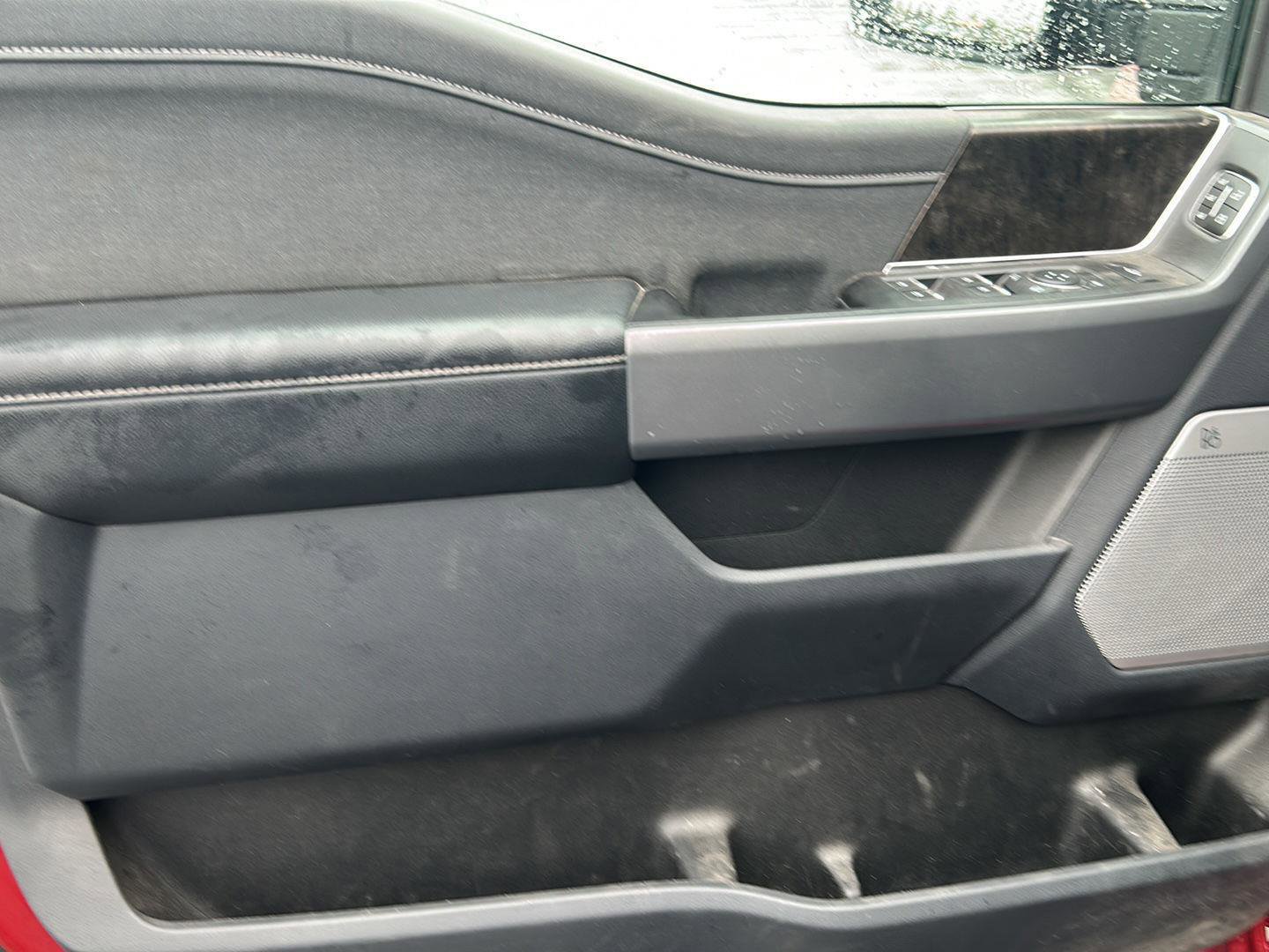 Used 2024 Ford F350 Lariat image 9