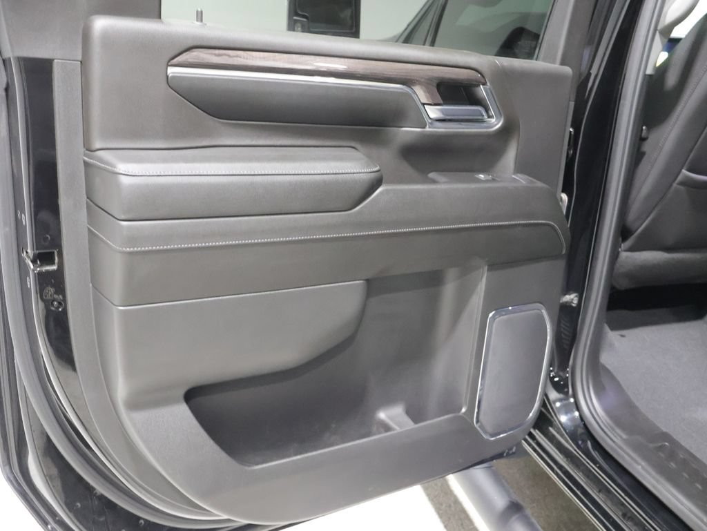 Used 2024 Chevrolet Silverado 2500 LTZ w/ LTZ Plus Package AWD/4WD image 19