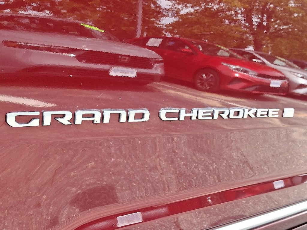 Used 2023 Jeep Grand Cherokee Summit AWD/4WD image 36