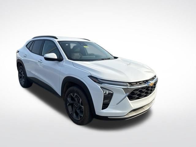 Used 2025 Chevrolet Trax LT FWD image 5