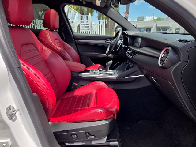 Used 2023 Alfa Romeo Stelvio Veloce AWD/4WD image 21
