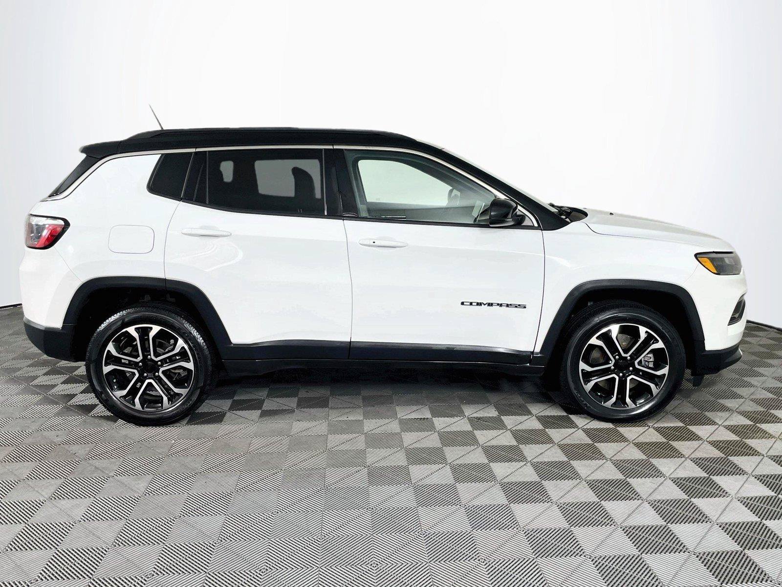 Used 2023 Jeep Compass Limited AWD/4WD image 11