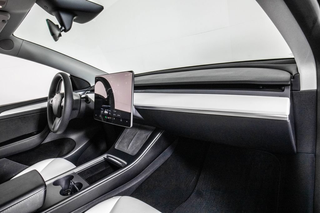 Used 2024 Tesla Model Y Long Range AWD/4WD image 19