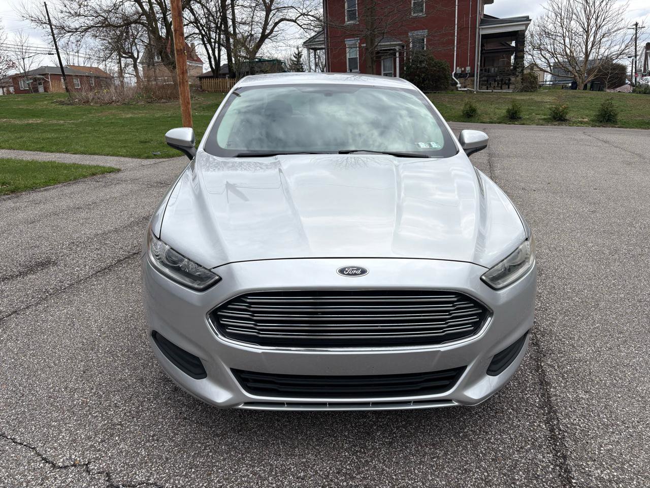 Used 2017 Ford Fusion SE w/ Fusion SE Technology Package image 2