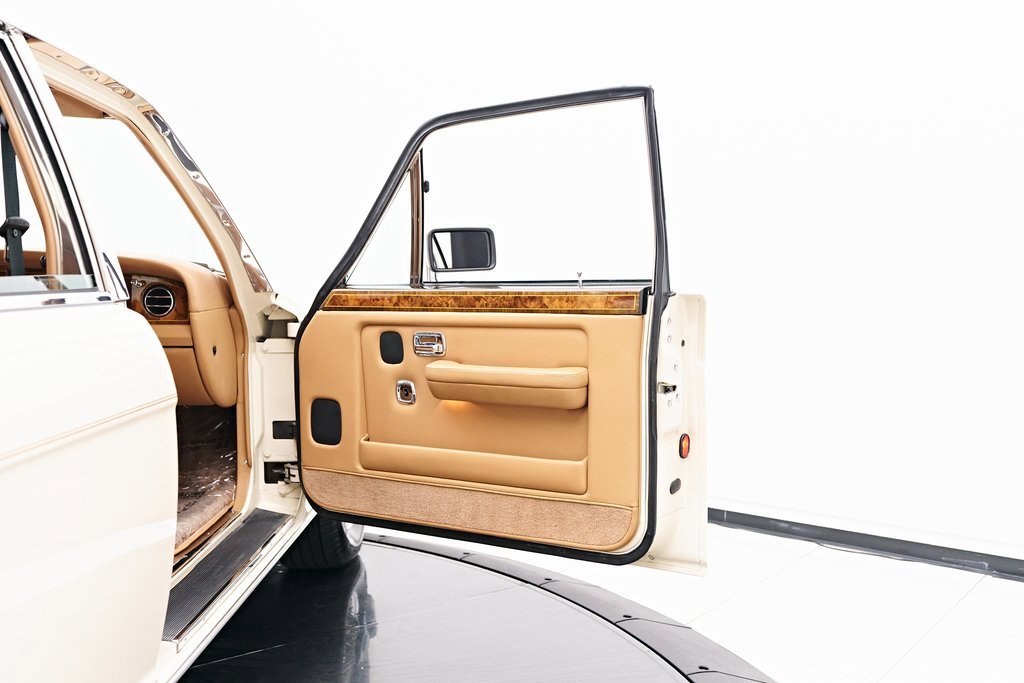 Used 1990 Rolls-Royce Silver Spur II image 38