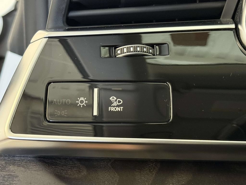 Used 2021 Audi Q8 Prestige AWD/4WD image 28