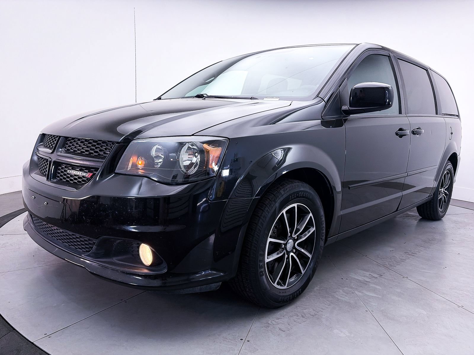 Used 2017 Dodge Grand Caravan SXT w/ Driver Convenience Group image 7