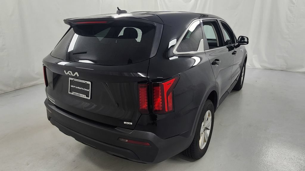 Used 2023 Kia Sorento LX AWD/4WD image 3