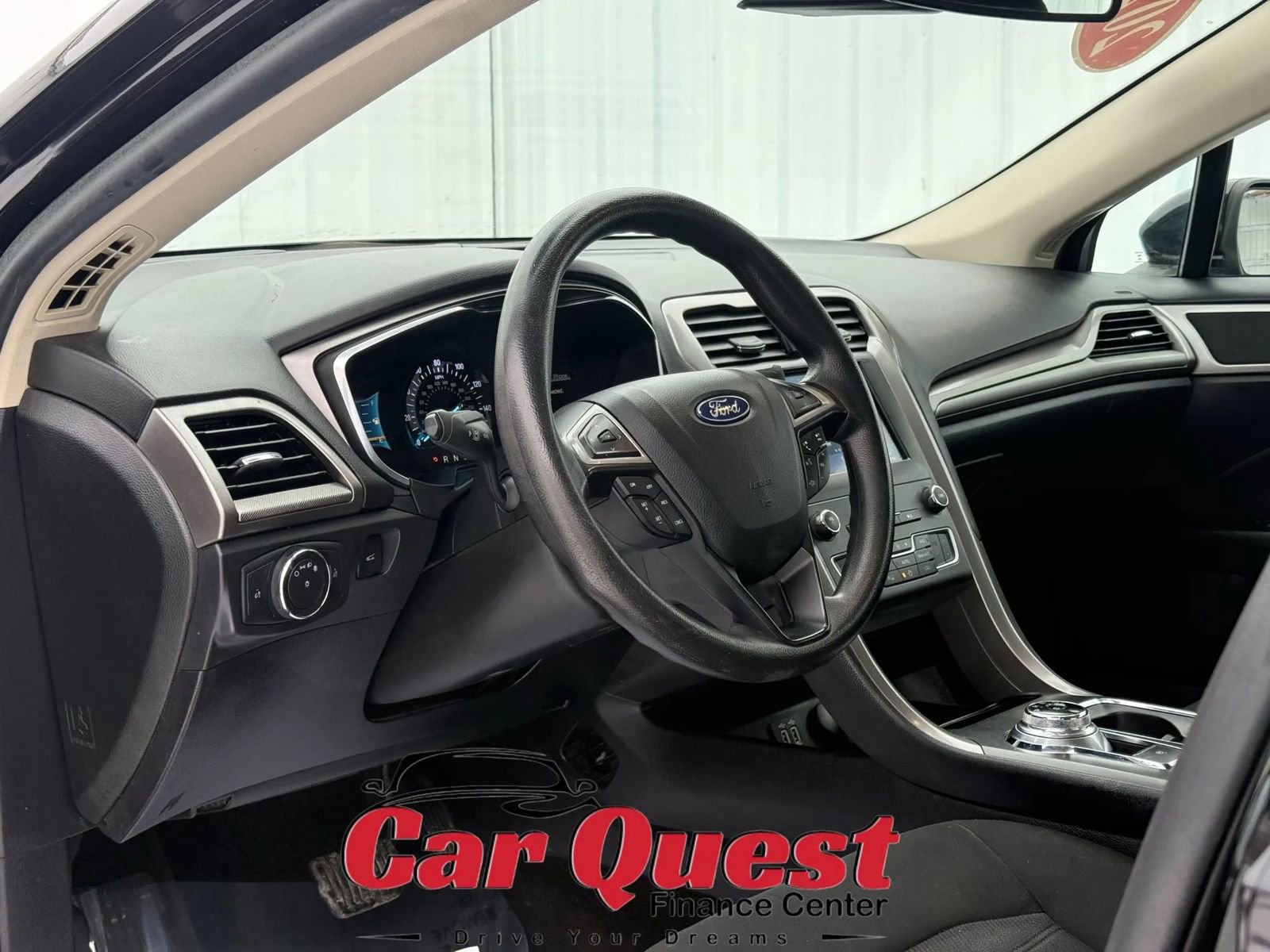 Used 2020 Ford Fusion SE image 10