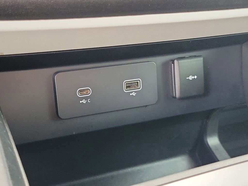 Used 2021 Land Rover Defender 110 image 37